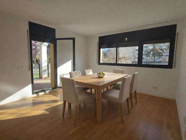 Piso en venta en plaza De Celestina Vigneaux i Cibils, Girona, de 133 m² 3 habitaciones por 270.000