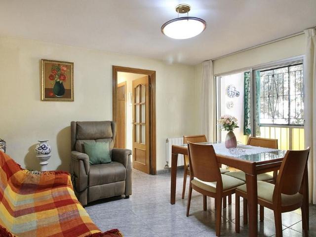 Piso en venta en plaza De Conxita Badia, Barcelona, de 63 m² 3 habitaciones por 250.000