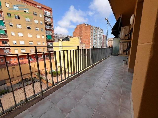 Piso en venta en plaza De Josep M Folch i Torres, Barcelona, de 80 m² 3 habitaciones por 379.000