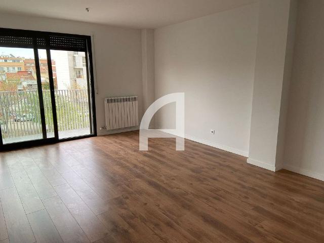 Piso en venta en plaza De la Cooperativa, Terrassa, de 79 m² 3 habitaciones por 310.000
