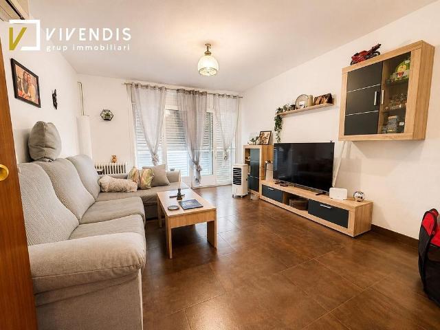 Piso en venta en plaza De la Creu del Terme, Bell Lloc d´Urgell, de 110 m² 4 habitaciones por 116.000