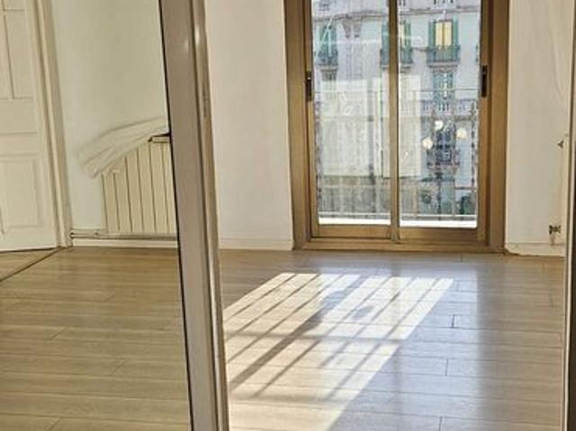 Piso en venta en plaza De la Sagrada Família, Barcelona, de 68 m² 3 habitaciones por 390.000