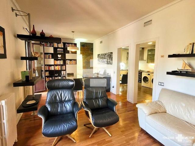Piso en venta en plaza De la Vila de Madrid, Barcelona, de 117 m² 3 habitaciones por 625.000