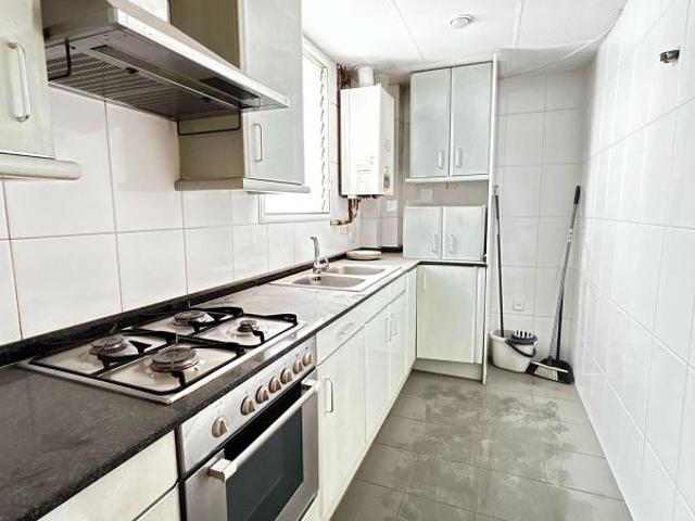 Piso en venta en plaza De L'ajuntament, Hospitalet de Llobregat, L´, de 76 m² 3 habitaciones por 269.900