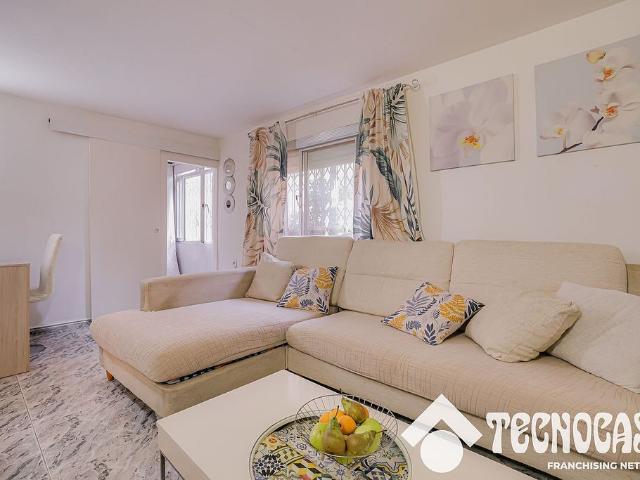 Piso en venta en plaza De Las Balears, Badalona, de 59 m² 2 habitaciones por 175.000