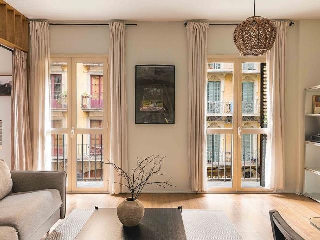 Piso en venta en plaza De Les Olles, Barcelona, de 67 m² 1 habitación por 450.000