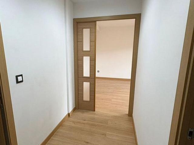 Piso en venta en plaza De Prim, Santa Bàrbara, de 85 m² 3 habitaciones por 89.500