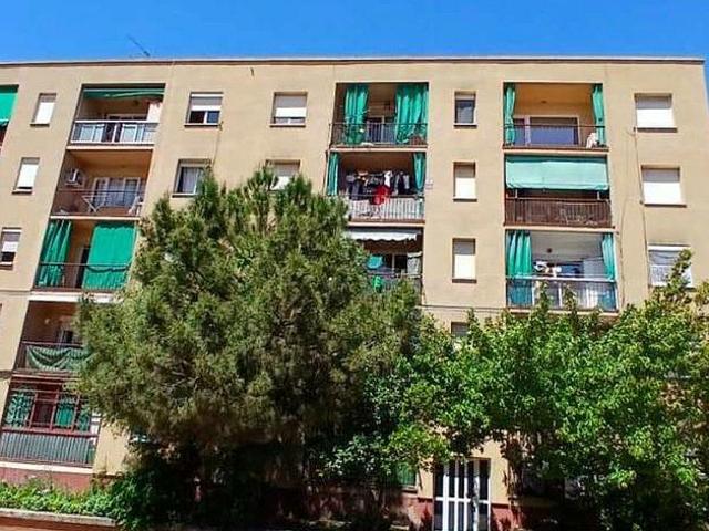 Piso en venta en plaza De Rogelio Soto, Sabadell, de 91 m² 4 habitaciones por 99.600