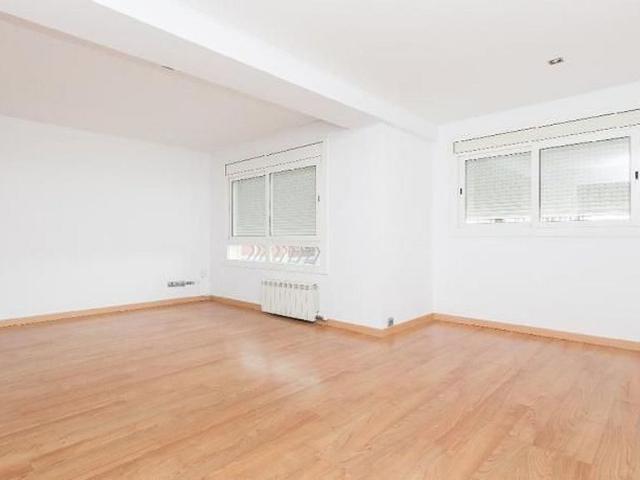 Piso en venta en plaza De Ròmul, Sabadell, de 51 m² 2 habitaciones por 106.820