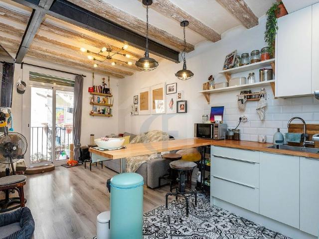 Piso en venta en plaza De Salvador Seguí, Barcelona, de 54 m² 1 habitación por 215.000