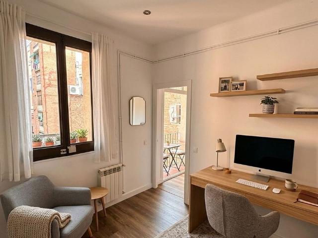 Piso en venta en plaza De Sant, Barcelona, de 48 m² 2 habitaciones por 270.000