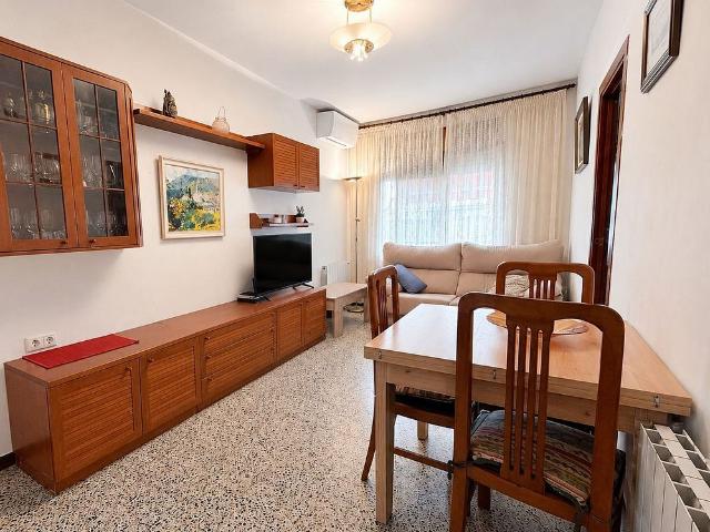 Piso en venta en plaza De Santa Eulàlia, Barcelona, de 57 m² 3 habitaciones por 314.000