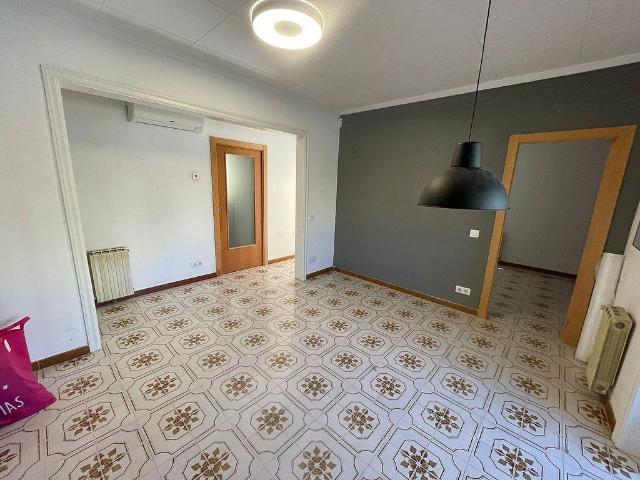 Piso en venta en plaza Del Virrei Amat, Barcelona, de 87 m² 4 habitaciones por 315.000