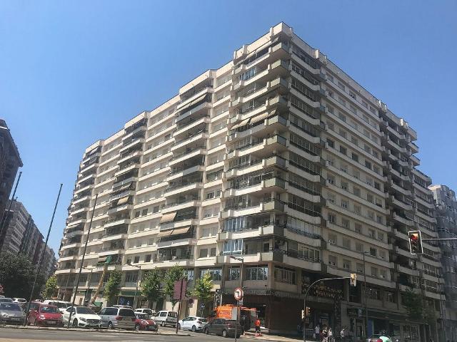 Piso en venta en plaza D'espanya, Lleida, de 198 m² 5 habitaciones por 270.000
