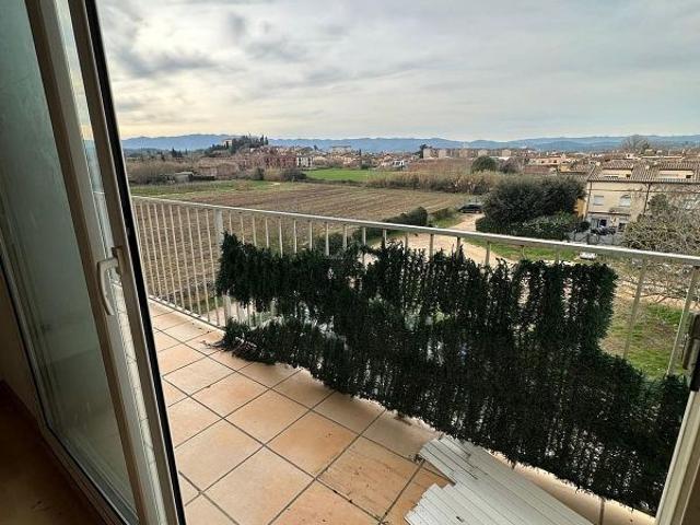 Piso en venta en plaza Pere Lloberas, Bisbal d´Empordà, La, de 83 m² 4 habitaciones por 129.000