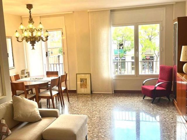 Piso en venta en plaza Revolució de Setembre, Barcelona, de 89 m² 3 habitaciones por 560.000