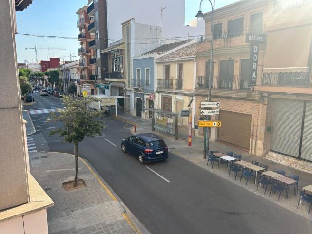 Piso en venta en Pobla de Farnals la, Pobla de Farnals. GRAN OPORTUNIDAD! Piso amplio de 4 habitaciones con balcón en el centro de La Pobla de Farnals 7CASASLUXURY. Pisos Pobla de Farnals.