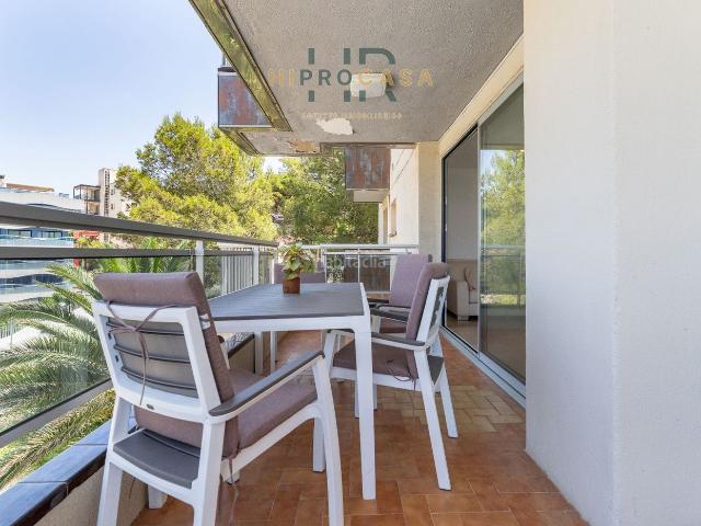 Piso en venta en Población de Arroyo. Tu nuevo hogar en Salou reformado, con terraza y vistas al mar. Pisos Población de.
