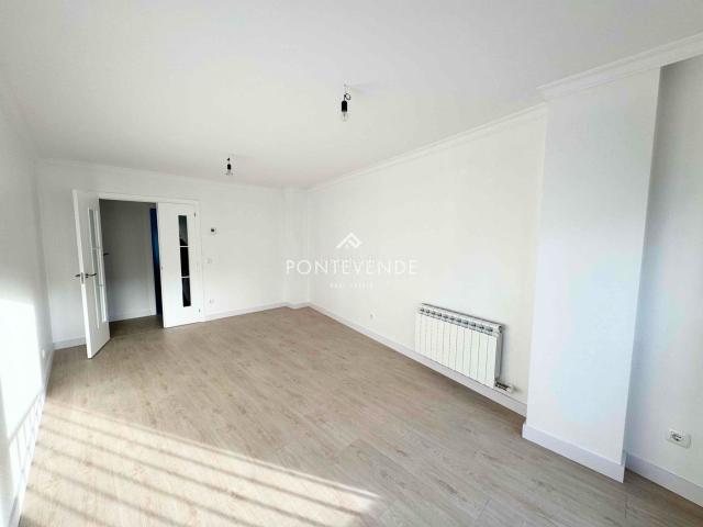 Piso en venta en Poio, Samieira. Piso en la playa de 3 dormitorios, dos baños y dos plazas de garaje entre Pontevedra y Sanxenxo. Pisos.