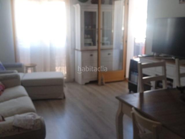 Piso en venta en Polop, Xirles. ltpgtPiso en planta baja en Xirles Polop, listo para entrar a vivir. Dispone de 3 dormitorios, 2 bantildeos, uno de ellos en suite. Pisos.