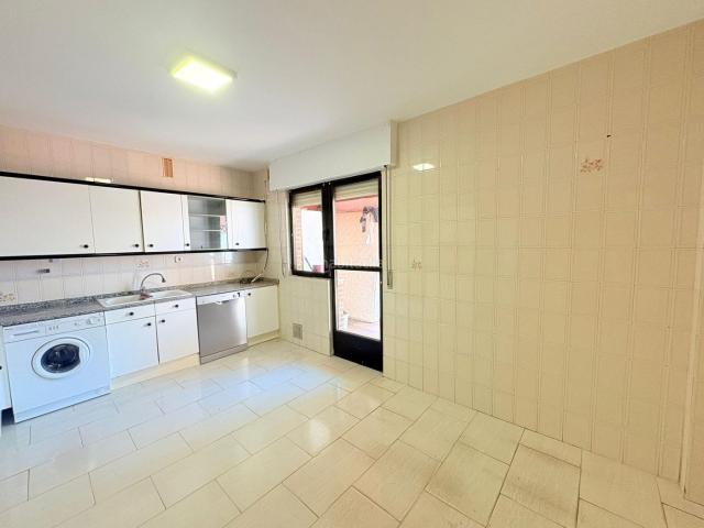 Piso en venta en Ponferrada, Zona Alta. quieres vivir en zona alta en un piso con gran terraza?. Pisos.