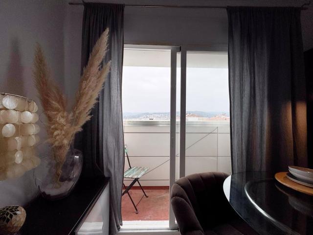 Piso en venta en Pontevedra, Zona de Plaza de Barcelos. Ático con terraza y vistas despejadas en el centro de Pontevedra. Pisos.