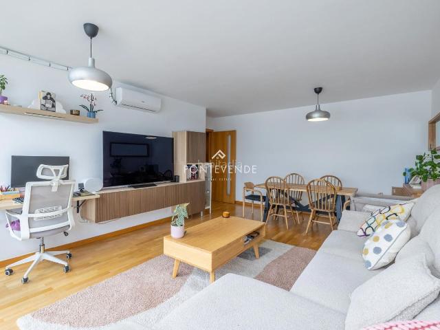 Piso en venta en Pontevedra, Zona Fernández Labreda. Piso moderno y super luminoso con garaje en Pontevedra. Pisos.