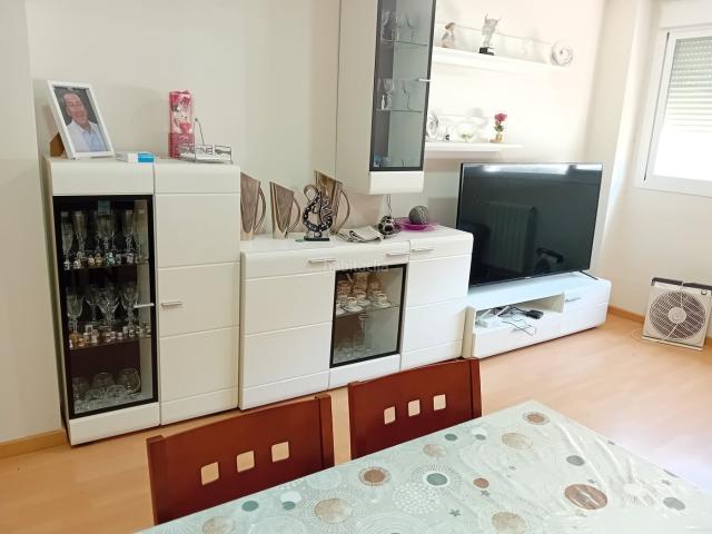 Piso en venta en Pozuelo de Calatrava. Piso amueblado de 3 dormitorios en Pozuelo de Calatrava con garaje, trastero, piscina y a 10 min de Ciudad Real. Pisos Pozuelo de.