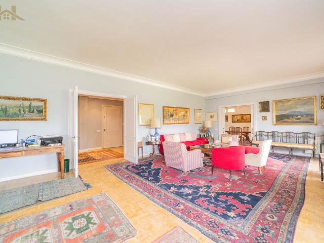 Piso en venta en Pozuelo de Alarcón, Somosaguas. Exclusiva vivienda de gran amplitud con terraza y piscina en Pozuelo. Pisos Pozuelo de.