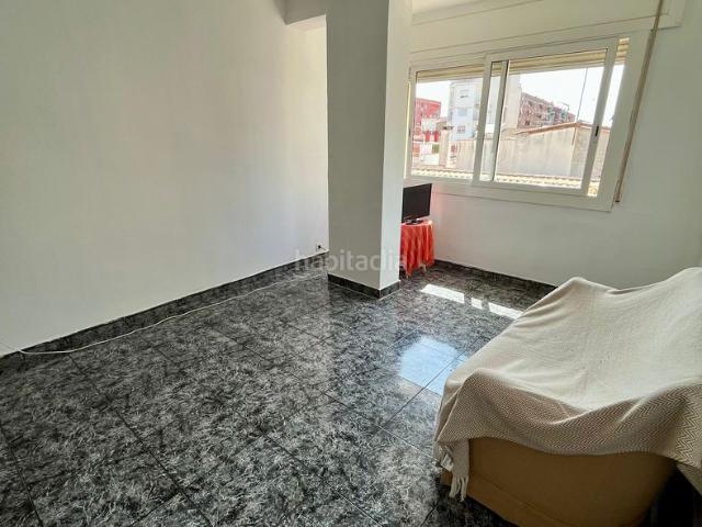 Piso en venta en Prat de Llobregat El, Centre. Vivienda luminosa cerca de plaza catalunya. Pisos Prat de Llobregat.