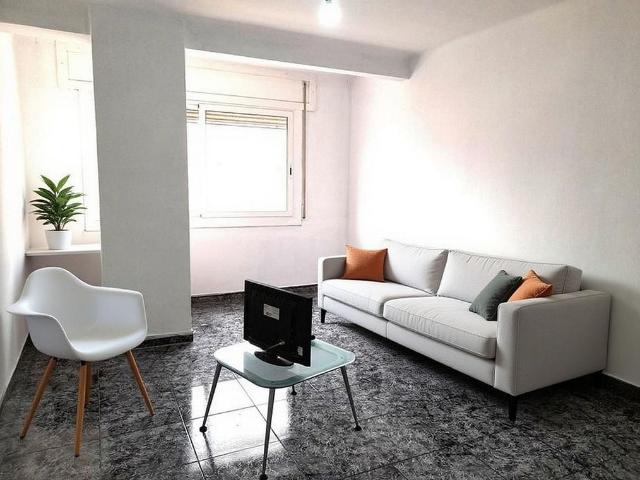 Piso en venta en Prat de Llobregat, El, de 56 m² 3 habitaciones por 193.000
