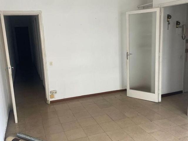 Piso en venta en Prat de Llobregat, El, de 69 m² 3 habitaciones por 225.000