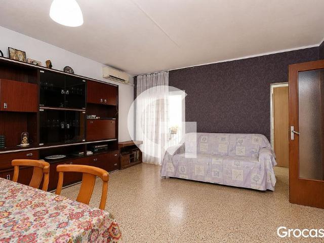 Piso en venta en Prat de Llobregat, El, de 77 m² 4 habitaciones por 252.000