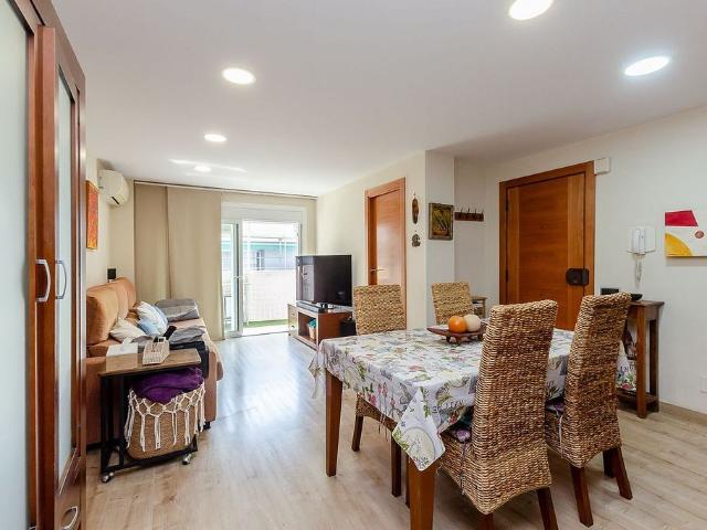 Piso en venta en Prat de Llobregat, El, de 73 m² 3 habitaciones por 295.000
