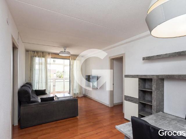 Piso en venta en Prat de Llobregat, El, de 87 m² 4 habitaciones por 240.000