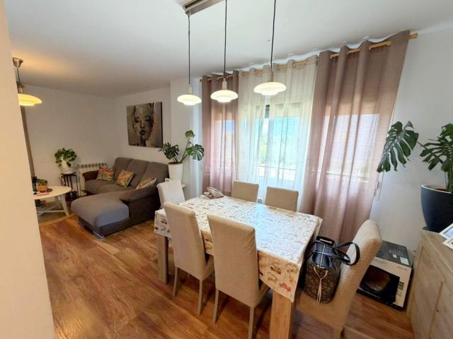 Piso en venta en Prat de Llobregat El, Eixample Sud La Barceloneta. EXCLUSIVA VIVIENDA SEMINUEVA DE 2021 CON PISCINA COMUNITARIA Y PLAZA DE APARCAMIENTO INCLUIDA EN EL PRECIO. Pisos Prat de.