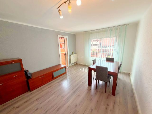 Piso en venta en Prat de Llobregat El, Sagnier Plaça de Catalunya. Fantástica vivienda alta con ascensor. Pisos Prat de Llobregat.