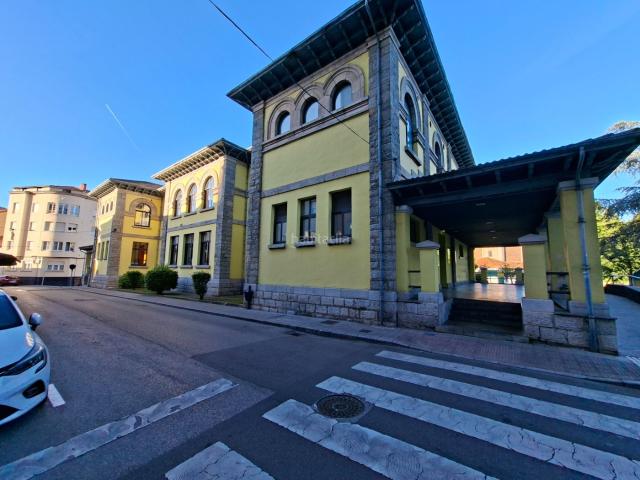 Piso en venta en Pravia. Amplia vivienda de 4 dormitorios 2 baños, rehabilitada. Pisos.