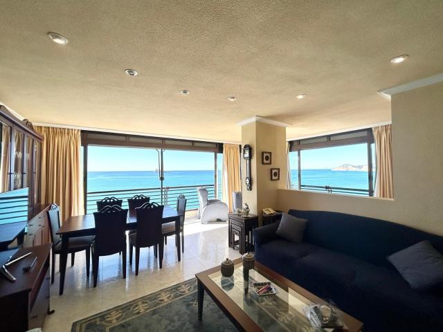 Piso en venta en primera línea de la playa levante de Benidorm