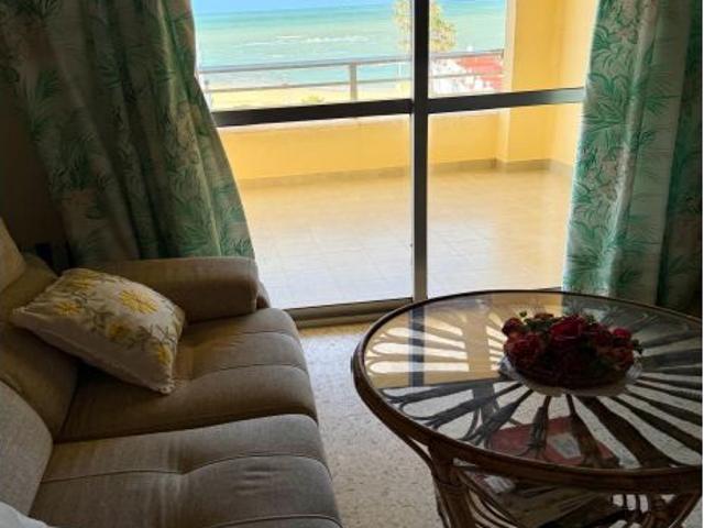 PISO EN VENTA EN PRIMERA LÍNEA DE PLAYA DE REGLA CON VISTAS AL MAR!