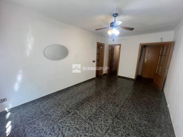 Piso en venta en Rubí, Ca n´Alzamora. Planta baja de 3 habitaciones 1 lavabo en Las Sabinas Ca nAlzamora, Rubí. Pisos.