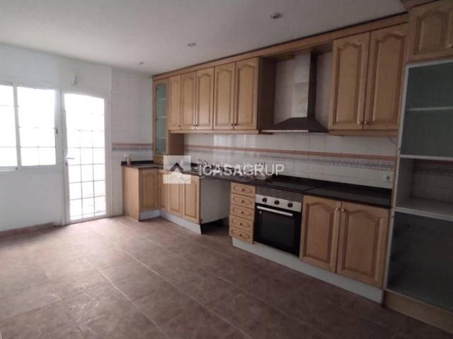 Piso en venta en Rubí, Ca n´Oriol. Casa adosada con garaje en Rubí. Pisos.