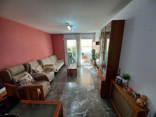 Piso en venta en Rubí, de 77 m² 4 habitaciones por 300.000