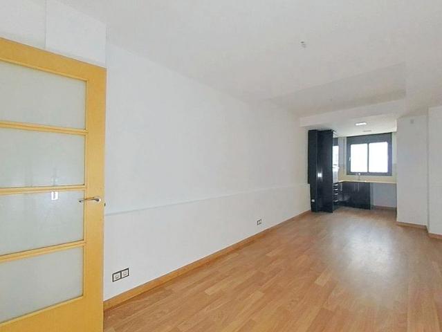 Piso en venta en Rubí, de 78 m² 1 habitación por 144.800
