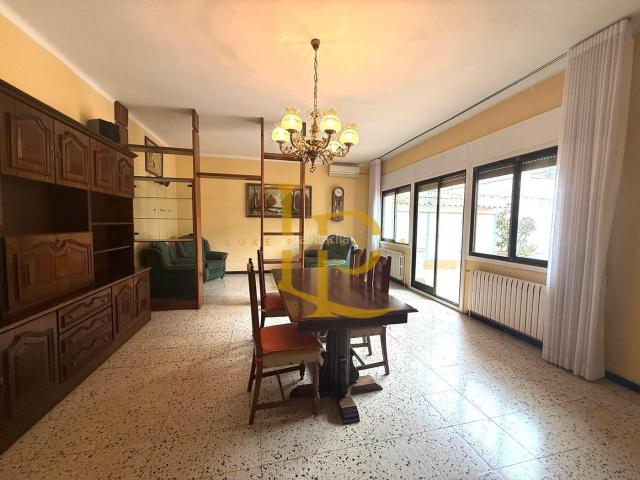 Piso en venta en Rubí, La Serreta. AMPLIO PISO DE 4 HABITACIONES CON GRAN TERRAZA EN RUBI. Pisos.