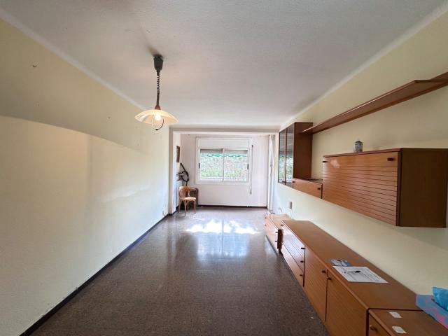 Piso en venta en Rubí, Les Torres. Luminoso piso de 3 dormitorios con balcón y ascensor, listo para entrar a vivir. Pisos.
