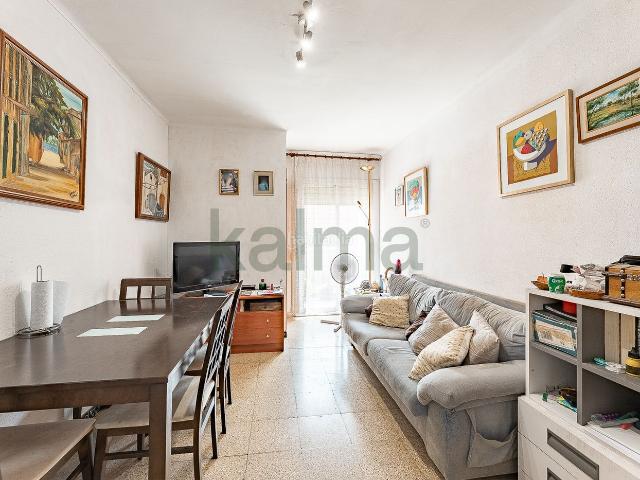 Piso en venta en Rubí, Mercat. NUDA PROPIEDAD en venta en Calle Víctor Balaguer. Pisos.
