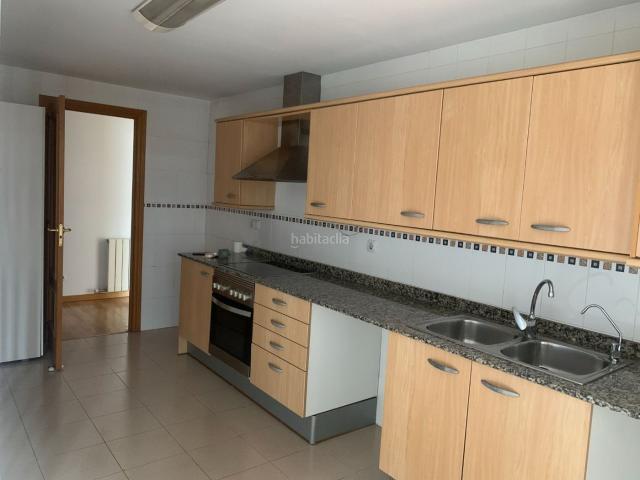Piso en venta en Rubí, Mercat. Fantástico y cálido piso de 90 m² construidos, totalmente exterior y con una excelente distribución. Pisos.