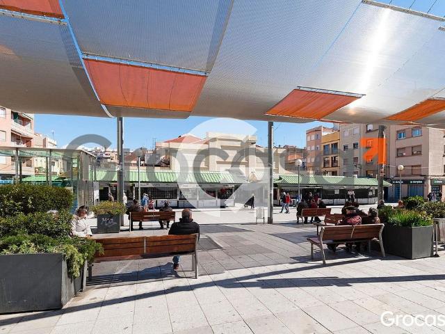 Piso en venta en rambla Catalana, Hospitalet de Llobregat, L´, de 64 m² 3 habitaciones por 240.000