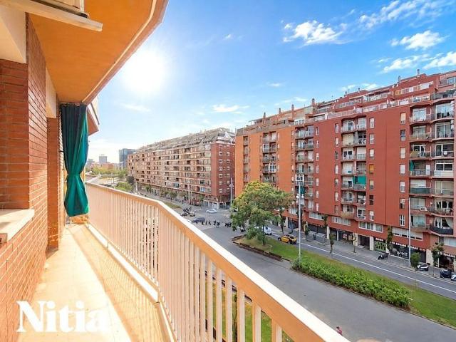 Piso en venta en rambla De Badal, Barcelona, de 104 m² 4 habitaciones por 369.000